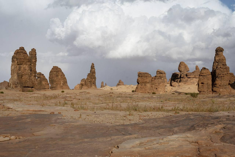 AlUla: Mount Al-Qaws & Al-Gharameel Guided 4x4 Tour Fees for a group of 4 people
