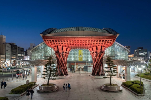Kanazawa Walking & Photo Tour: Castle, Samurai & Tea Streets