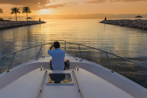Aqaba: Private Sunset Cruise Boat Tour with Snacks