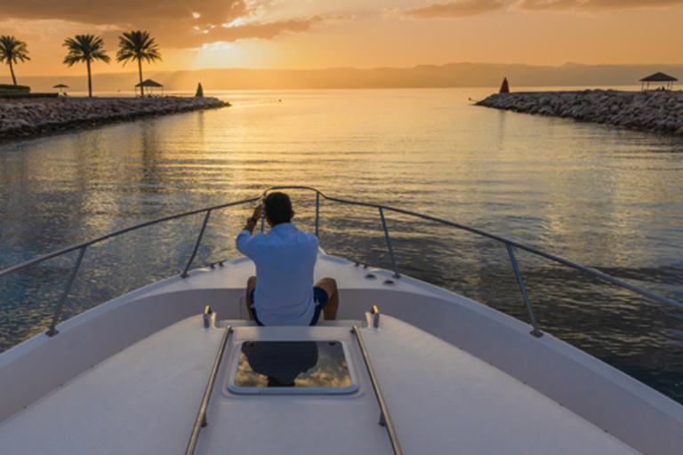 Aqaba: Private Sunset Cruise Boat Tour with Snacks