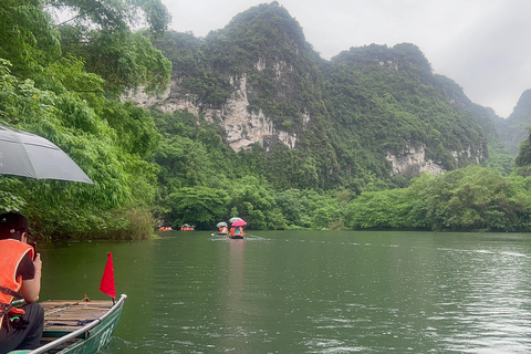 Ninh Bình: Bai Dinh, Trang An en Mua Cave dag privétourNinh Bình: Bai Dinh, Trang An en Mua Cave op de motor