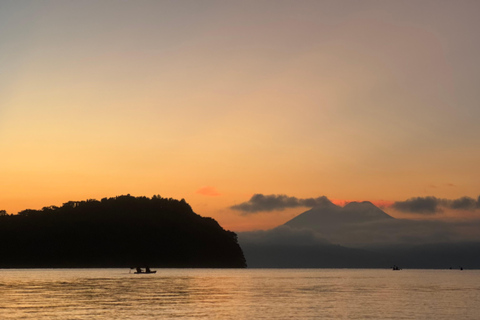 San Salvador: Wycieczka kajakowa o wschodzie słońca po jeziorze Ilopango z odbiorem