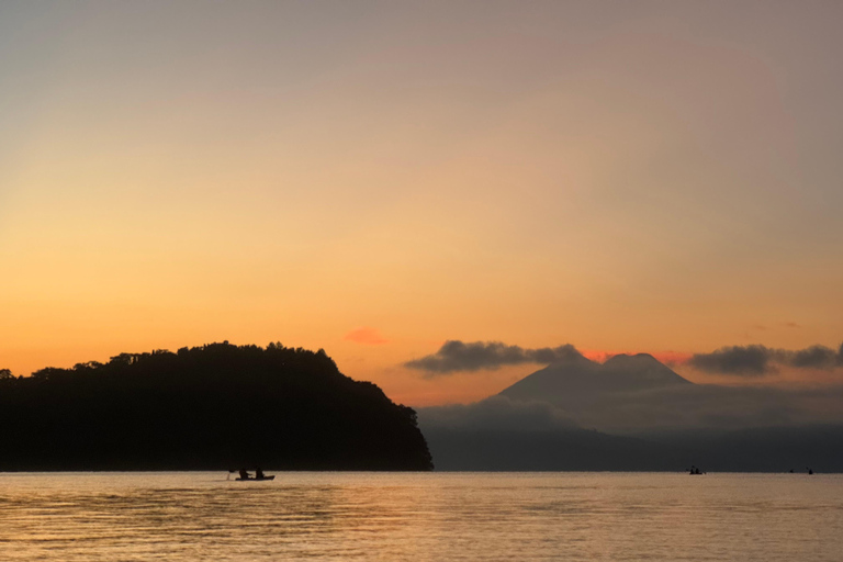 San Salvador: Wycieczka kajakowa o wschodzie słońca po jeziorze Ilopango z odbiorem
