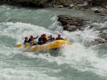 Permet: Tour guiado de rafting no Parque Nacional do Rio Vjosa