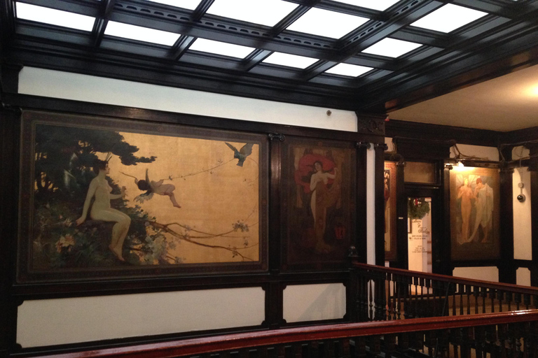 Chicago: Women's History Walking Tour with Interiors