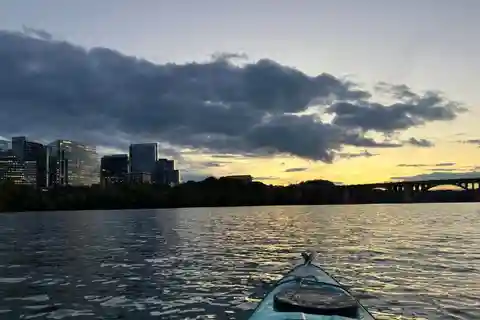Washington DC: Guided Sunset Kayak Tour From Key Bridge