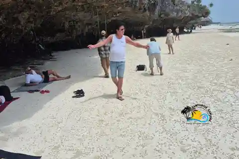 Zanzibar: Jozani Forest, Kuza Cave and Mtende Beach Tour
