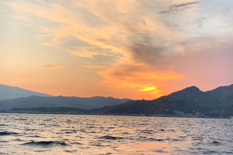Sunset tour in search of dolphins with aperitif