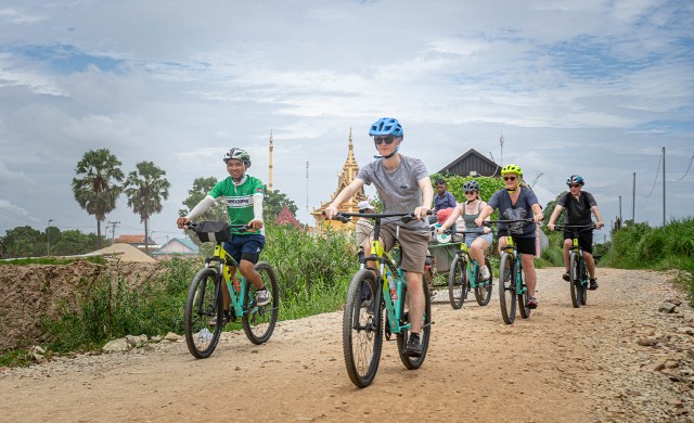 Visit Phnom Penh Silk Islands Half-Day Bike Tour in Phnom Penh, Camboya