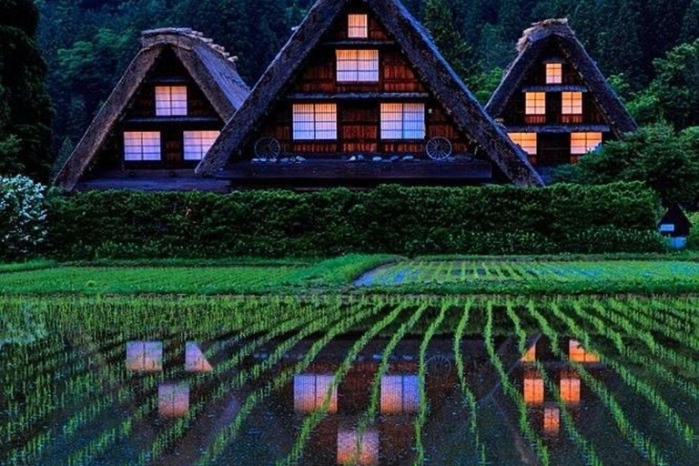 From Kanazawa: Shirakawa-go and Takayama Private Day Trip