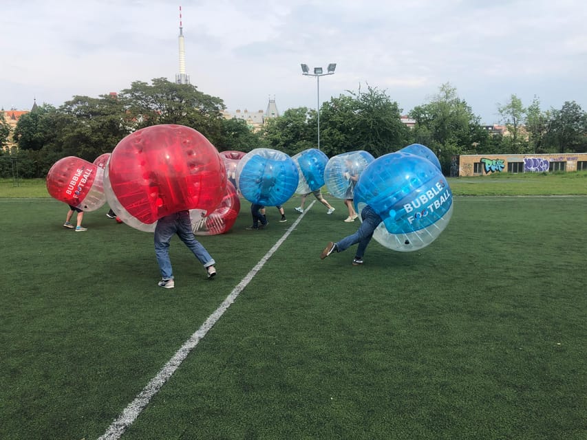 Praha Bubbles fotball Zorb fotball i sentrum GetYourGuide