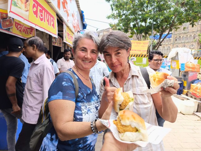Visit Mumbai Walking Tour with Local Snacks in Mumbai