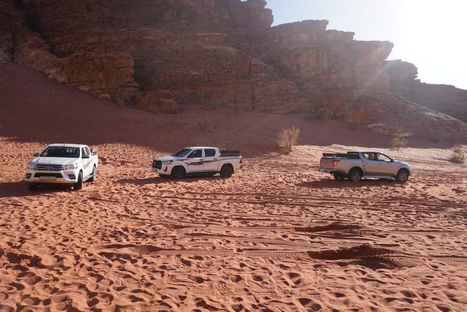 Wadi Rum: 2-6 timmars 4x4-jeeptur i solnedgången med beduin-te ...