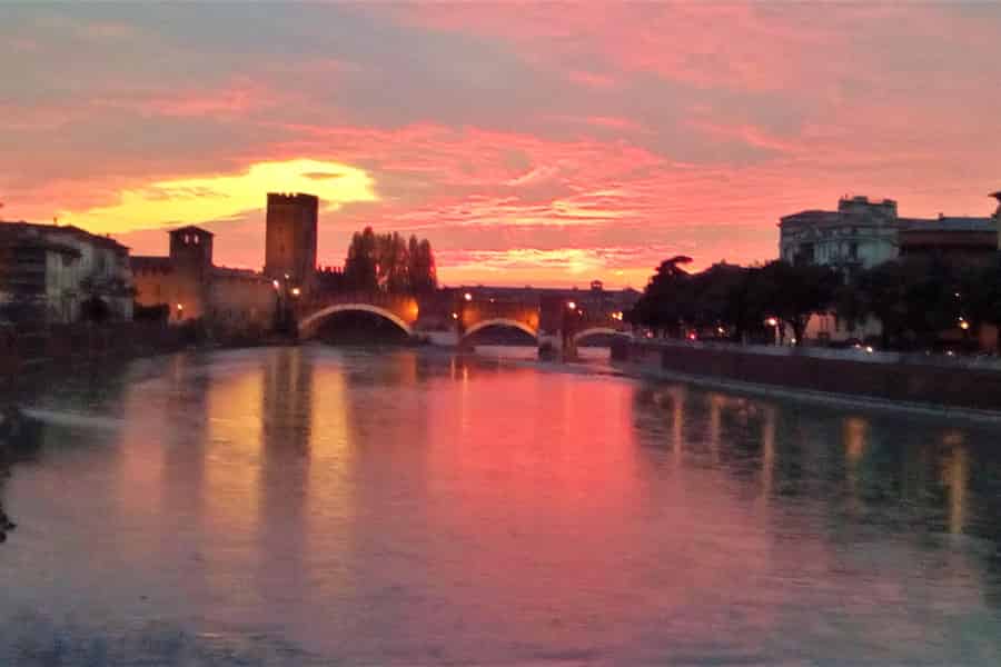 Verona: Rundgang bei Mondlicht mit Sehenswürdigkeiten und versteckten Gassen. Foto: GetYourGuide