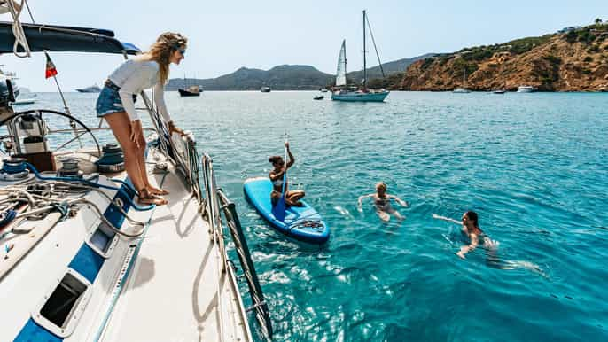 Desde Ibiza: Vuelta a Formentera en velero con paradas en la playa