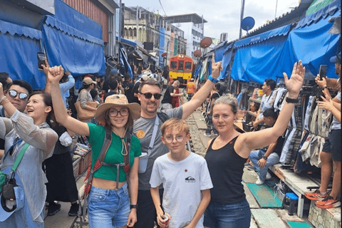 Bangkok: Maeklong Train Ride & Floating Market Boat Ride