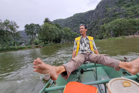 Ninh Binh liten grupp från Hanoi: Båt, cykel och vardagslivNinh Binh liten grupp från Hanoi: Båt, cykel och vandring