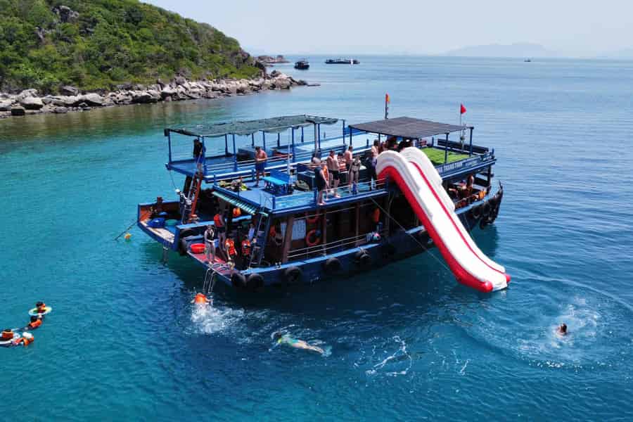Nha Trang: Ganztägige Schnorchel-Bootsfahrt mit Mittagessen und Guide. Foto: GetYourGuide Nha Trang: Ganztägige Schnorchel-Bootsfahrt mit Mittagessen und Guide. Foto: GetYourGuide