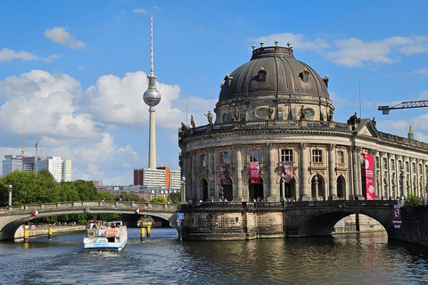 Berlin: Spree Cruise with Heated Electric Ship + Live Guide