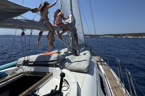 Cala Galdana - Full-day sailing trip (8 hours) Full-day sailing trip through the coves of southern Menorca (max. 4 people)
