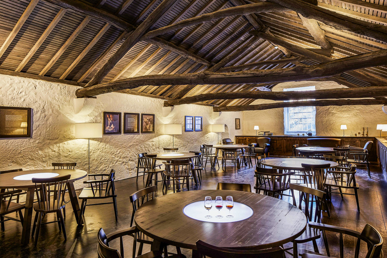 Porto: Cockburn's Cellar Tour met proeverij en koppeloptieKlassieke proeverij met rondleiding in het Italiaans