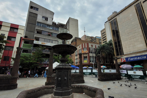 « Medellín dévoilée » Comuna 13, Plaza Botero et téléphérique« Medellín dévoilée » : Comuna 13, Plaza Botero et téléphérique