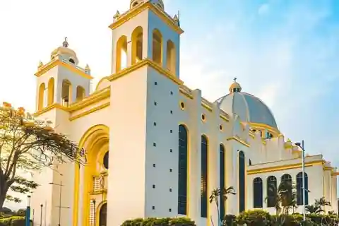 San Salvador : Must-See Sites Walking Tour With A Guide