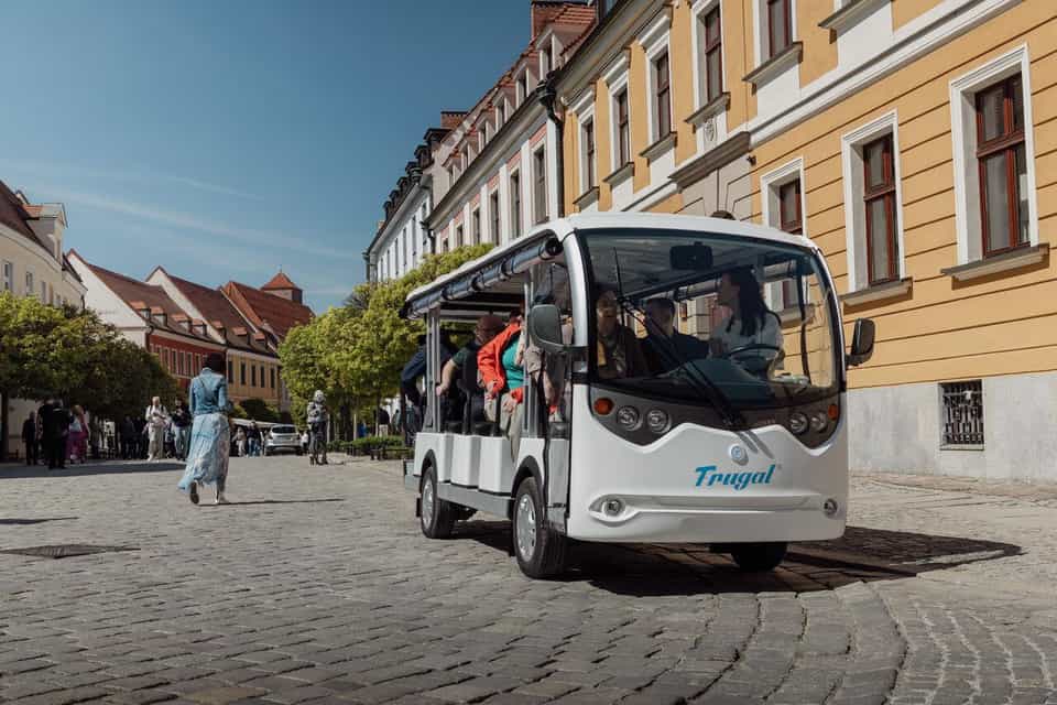 Breslau mal anders: Zwerge-Tour im Elektro-Minibus