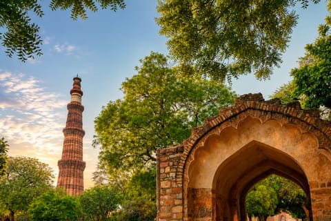 Skip-the-line Qutub Minar Private Tour with Transfer Option