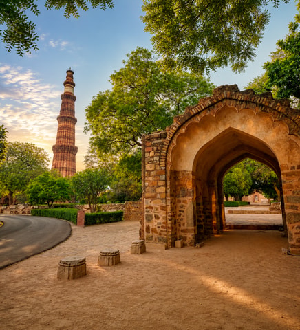 Qutub Minar: Private Skip-the-Line Tour with Transfer Option