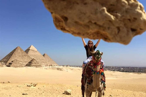 Tour de medio día a las Pirámides de Guiza y paseo de 1 hora en Felucca