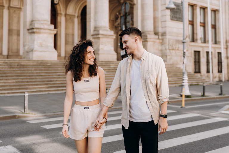 Bucharest: Essential Photo Session in the Charming Streets