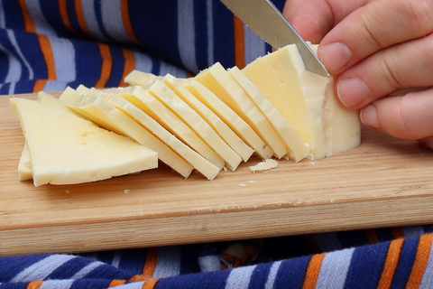 Bratislava: Vineyard Walk and Wine Picnic with Winemaker