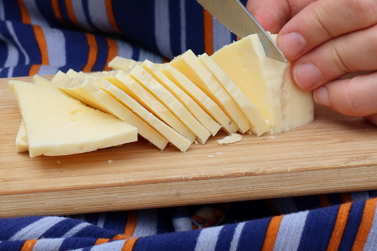 Bratislava: Vineyard Walk and Wine Picnic with Winemaker