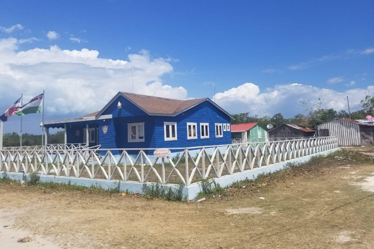 Bayahibe: Saona Island VIP Tour with Lunch & Drinks