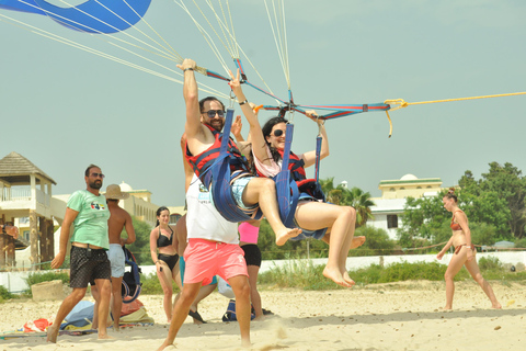 Hammamet: Parasailing flight over the Mediterranean Hammamet: Parasailing flight over the Mediterranean – DUO