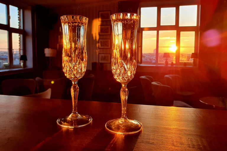 Krakow: Reservation at a Hidden Rooftop Bar with 1 Cocktail