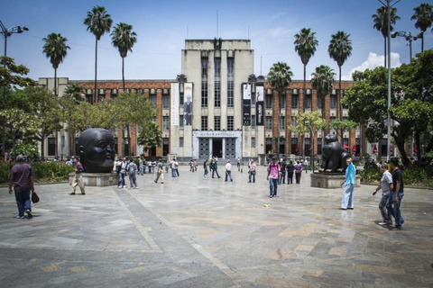 Medellín: City Sightseeing Tour, Comuna 13 and Major Sights. Shared sightseeing tour