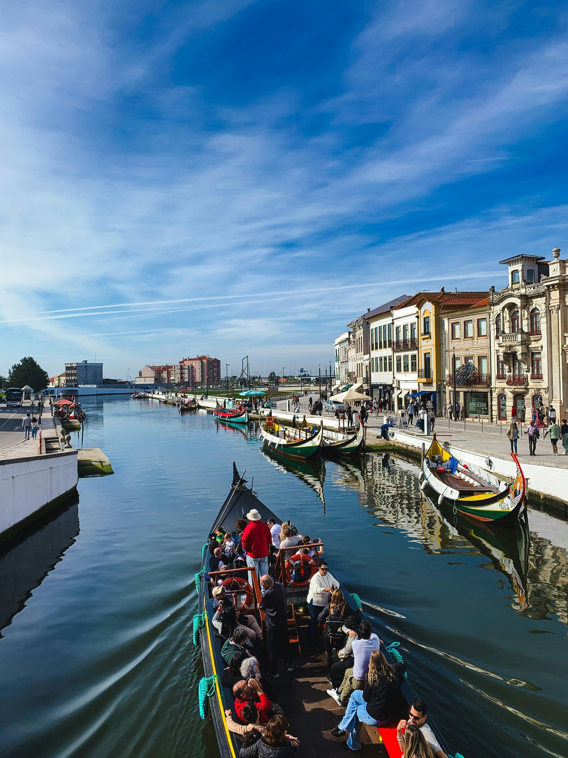 Ab Porto: Private Tagestour Aveiro & Costa Nova mit Bootsfahrt
