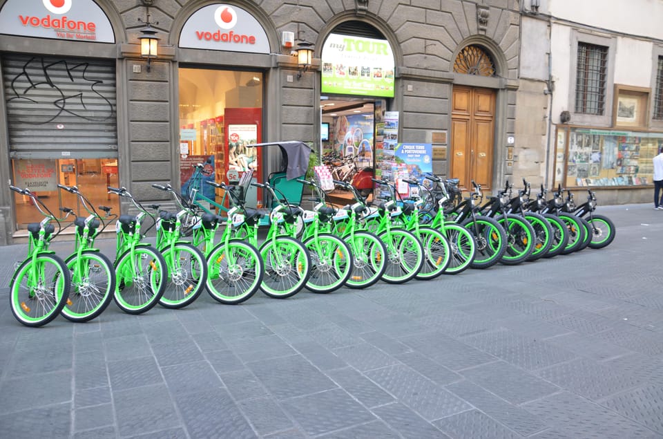 Florencia Tour en E Bike con la Plaza de Miguel Ángel GetYourGuide