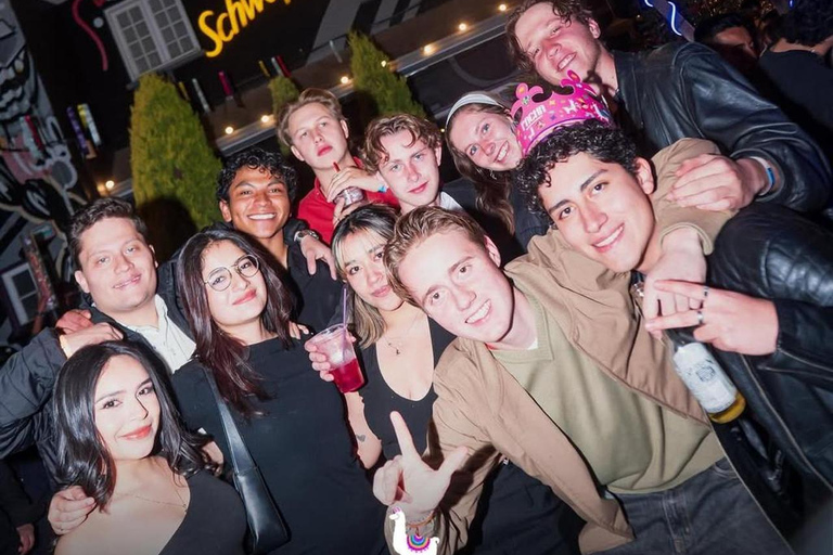 La Paz: Pub Crawl with VIP Entry and Welcome Shots