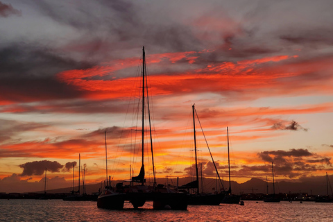 Waikiki: Friday Night Fireworks Catamaran Sail