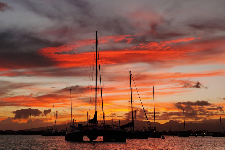 Waikiki: Friday Night Fireworks Catamaran Sail