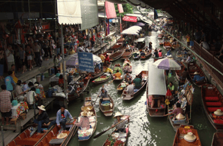 Höhepunkte in Bangkok: Schwimmender Markt, Zugmarkt und Ayutthaya
