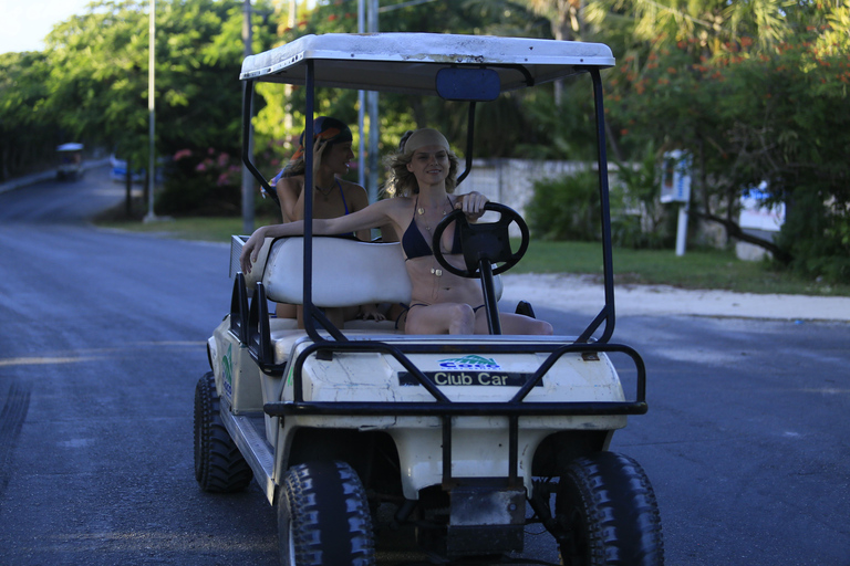 Isla Mujeres: Full Day Private Catamaran with Snorkeling