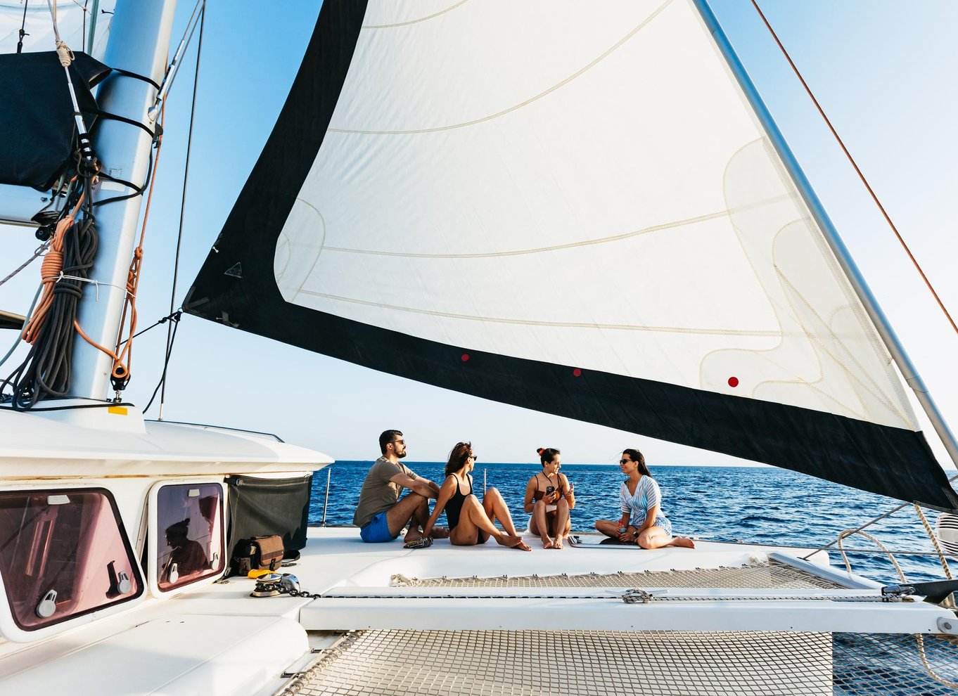 Athen: Riviera Catamaran Cruise med måltid og drikkevarer