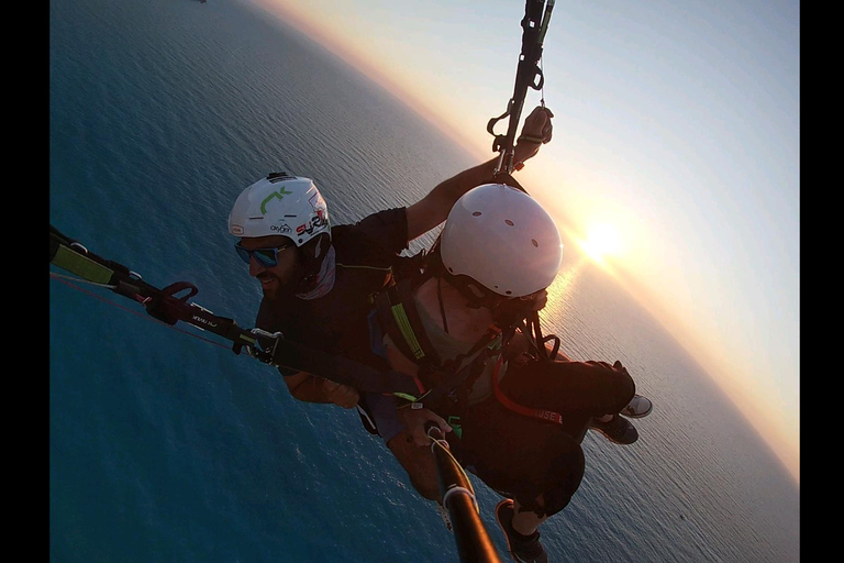 Gleitschirmfliegen mit dem Motorschirm in Kerkyra