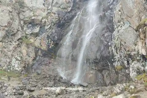 Udforsk Ala Archa Nationalpark: Vandretur til vandfald