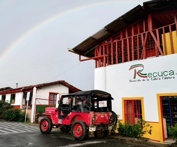 PEREIRA/ARMENIA: PRIVATE FULL DAY AT RECUCA PARK + INDIVIDUAL LUNCH