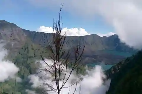Rinjani Trekking Info 2D/1N Senaru Crater Rim
